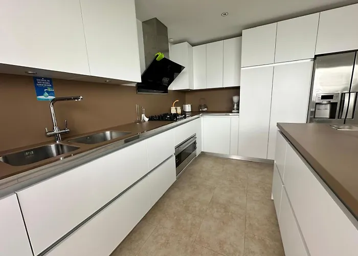Wonderful Private Near With Sea Views * מארבלה