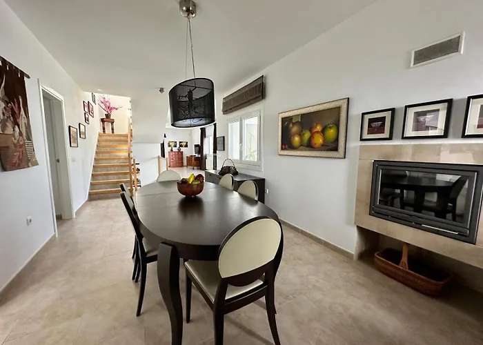 Wonderful Private Near With Sea Views * מארבלה